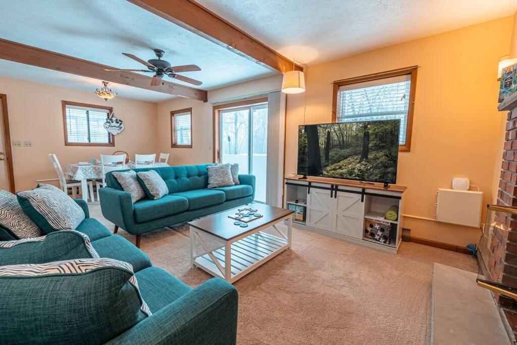 Chalet Poconochalet-hot Tub-grill-firepit-games *