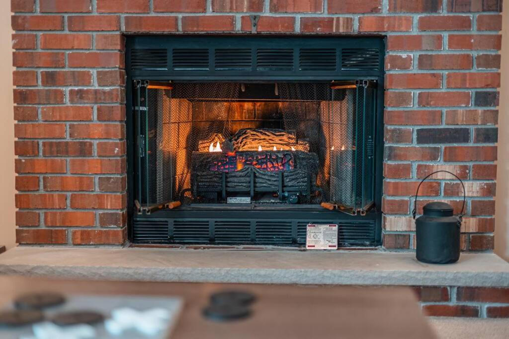 Chalet Poconochalet-hot Tub-grill-firepit-games *