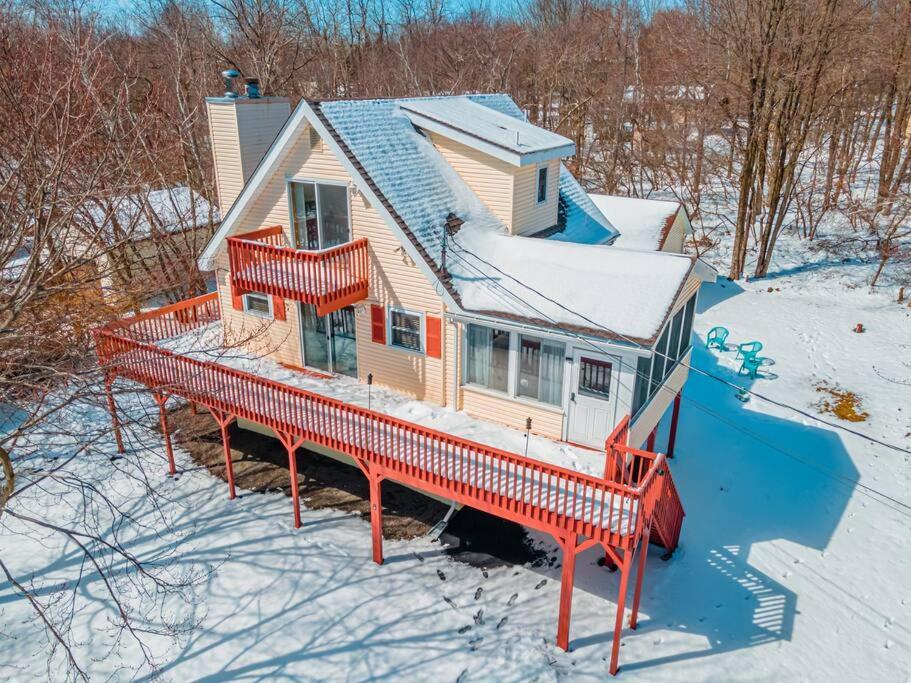 Poconochalet-hot Tub-grill-firepit-games Chalet